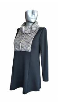 Блуза за кърмачки с цип на деколтето в комбинация с каре