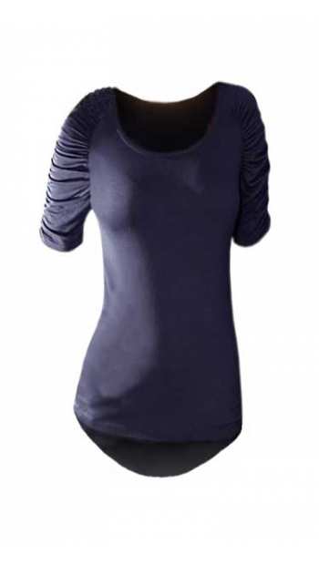 Едноцветна блуза за едри жени с набор по ръкава