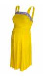 Къса лятна рокля за едри жени с презрамки от едноцветна материя